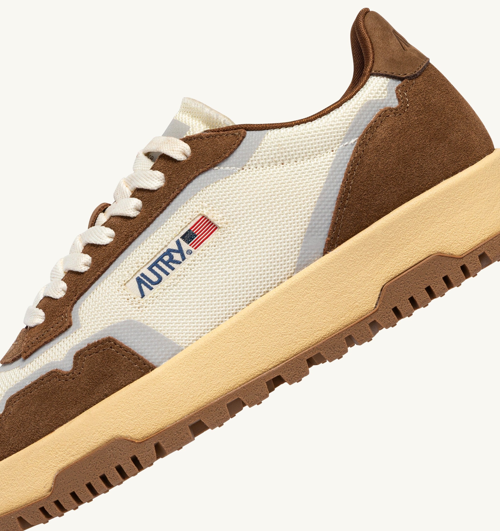 BASKETS WILDPACE LOW EN DRAGON MESH ET DAIM MARSHMALLOW ET CIGARE