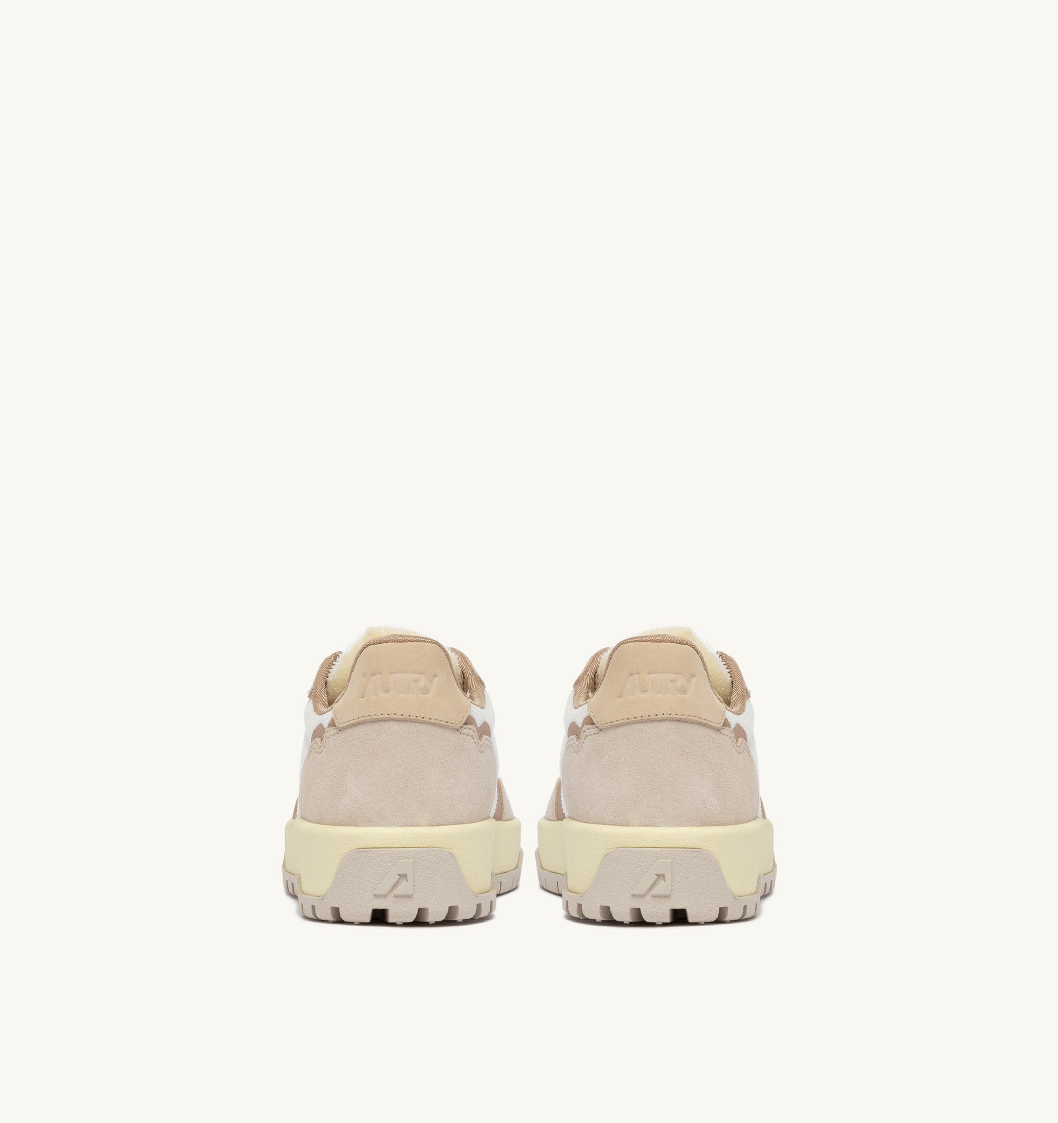 BASKETS WILDPACE LOW EN DRAGON MESH ET DAIM WHISPER WHITE ET SAND