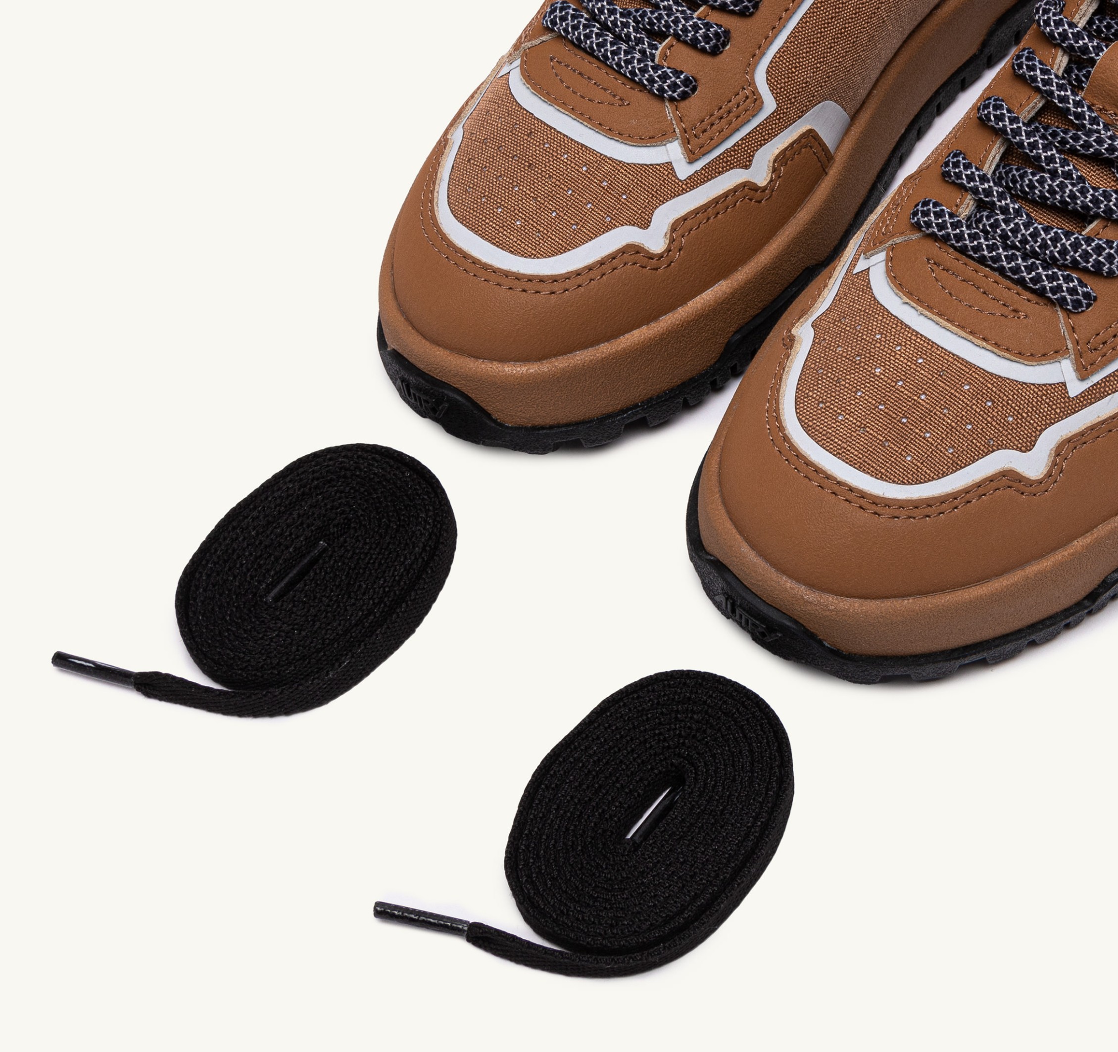 BASKETS WILDPACE LOW EN NYLON RIPSTOP ET CUIR BROWN SUGAR ET REFLEX