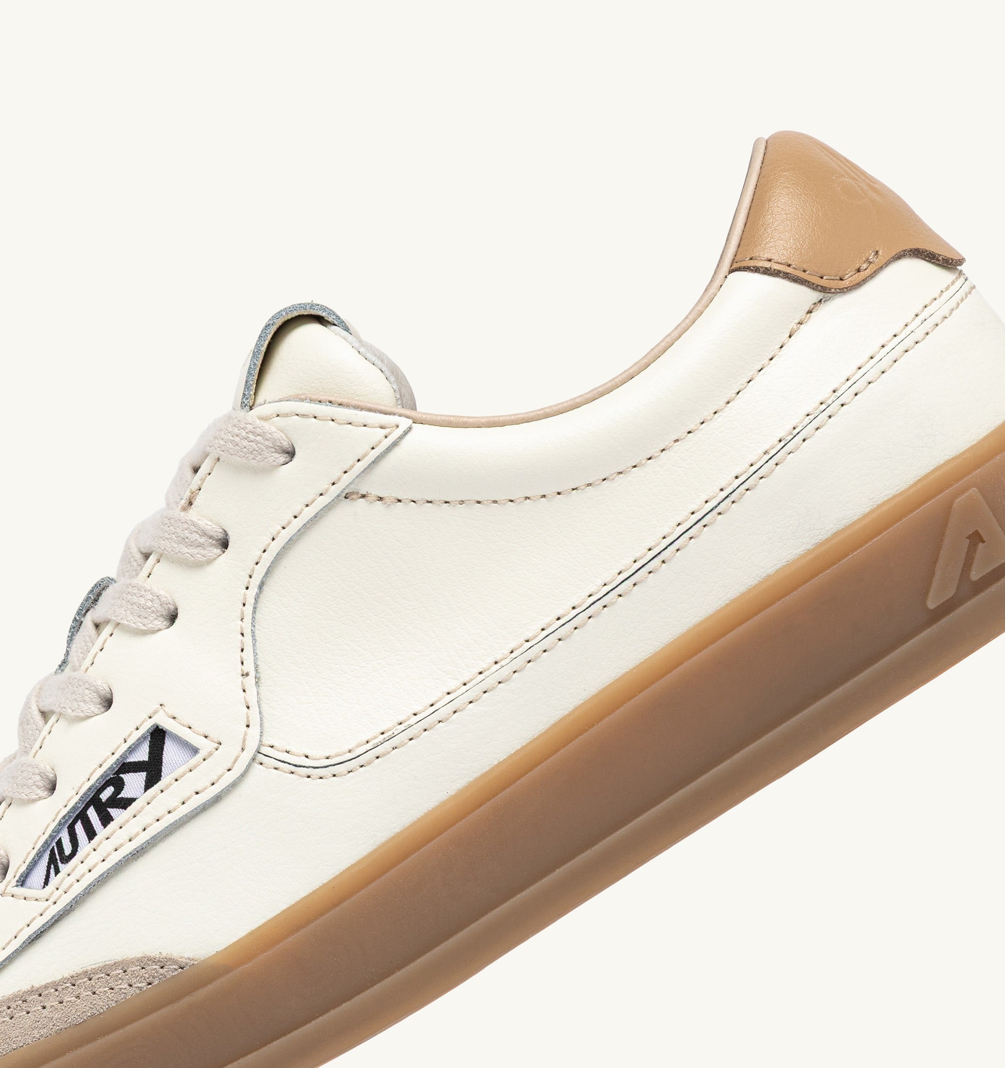 BASKETS WINDSCAPE LOW EN CUIR MARSHMALLOW ET TAN